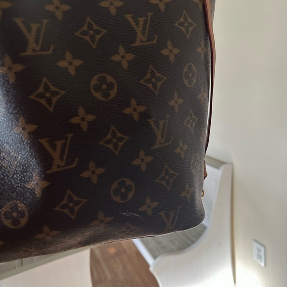 Louis Vuitton Neverfull Bag - Picture 3 of 4